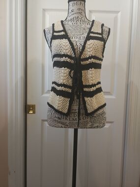 Blu Pepper Women's Black and Cream  Knit Sweater Vest